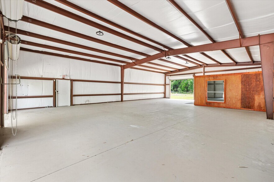 More Photos Of 7112 Marsh Bend Trl, Wildwood Warehouse For Lease