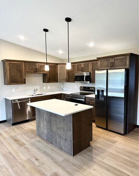 More Photos Of 725 Glacier Dr, Altoona Apartments For Sale