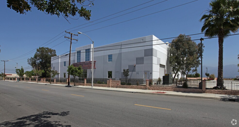More Photos Of 11911 Clark St, Arcadia Warehouse For Lease