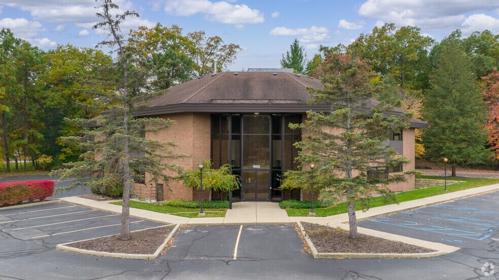Primary Photo Of 1850 44th St SW, Grand Rapids Office For Lease