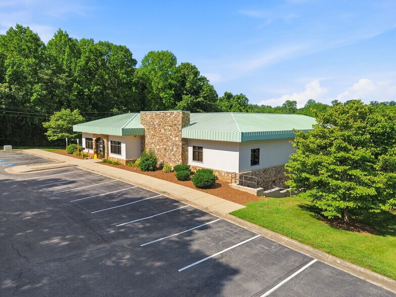More Photos Of 701-707 Bryant St, Statesville Medical For Sale