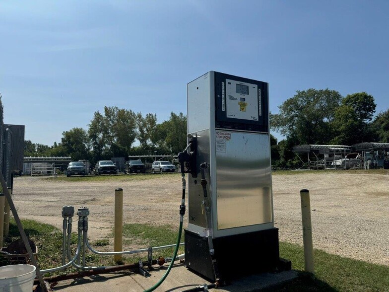 More Photos Of 807 E Harbor Rd, Milton Marina For Sale