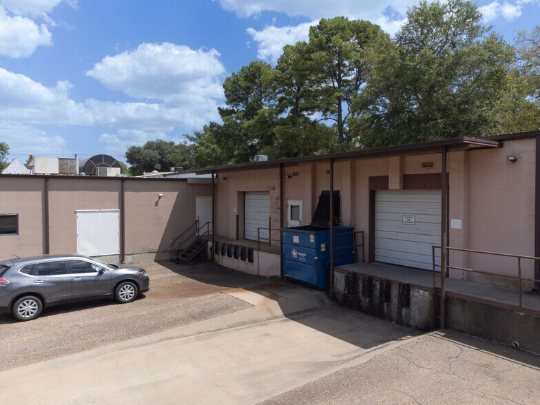 More Photos Of 611 S Mobberly Ave, Longview Flex For Sale