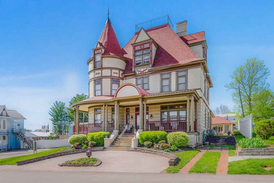 More Photos Of 301 Meyers Ave, Meyersdale Hotel For Sale