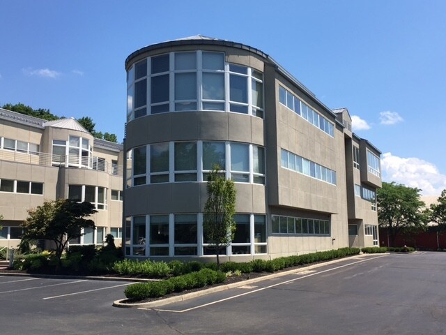 More Photos Of 860 Wyckoff Ave, Mahwah Medical For Lease