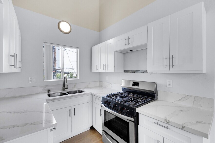 More Photos Of 4406 Cahuenga Blvd, Toluca Lake Apartments For Sale