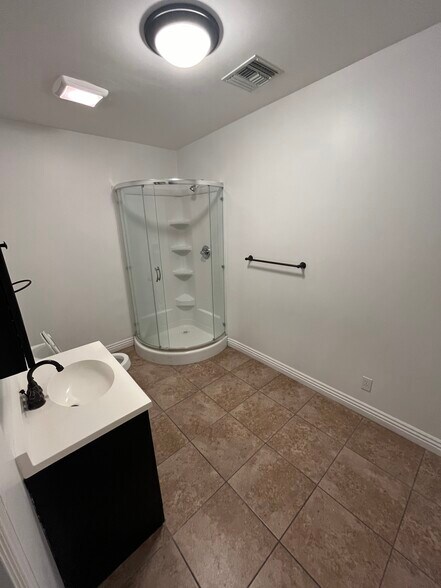 More Photos Of 1776 N Highland Ave, Los Angeles Office For Lease