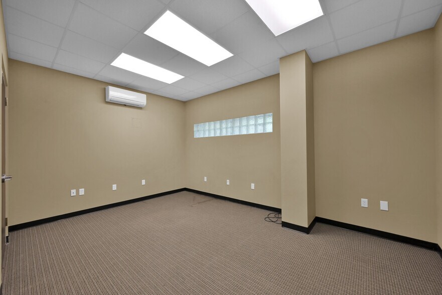 More Photos Of 1126 Rayford Rd, Spring Medical For Sale