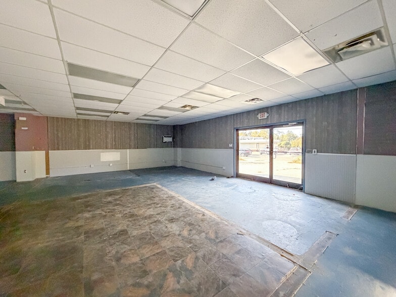 More Photos Of 900 W Chapel Rd, Asheville Showroom For Sale