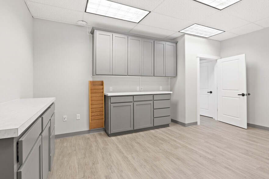 More Photos Of 350 Miller St SE, Salem Office For Sale