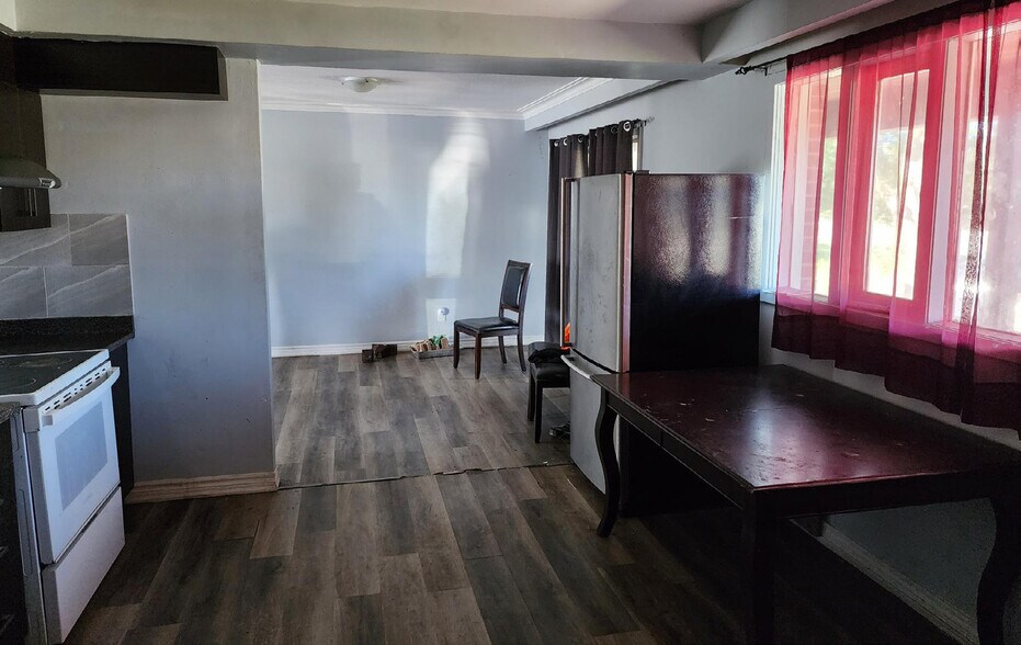 More Photos Of 8424 Goreway Dr, Brampton Office For Sale