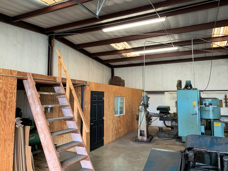 More Photos Of 6887 State Highway 31 E, Murchison Warehouse For Sale