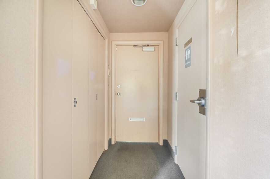 More Photos Of 385 S Maple Ave, Glen Rock Medical For Lease