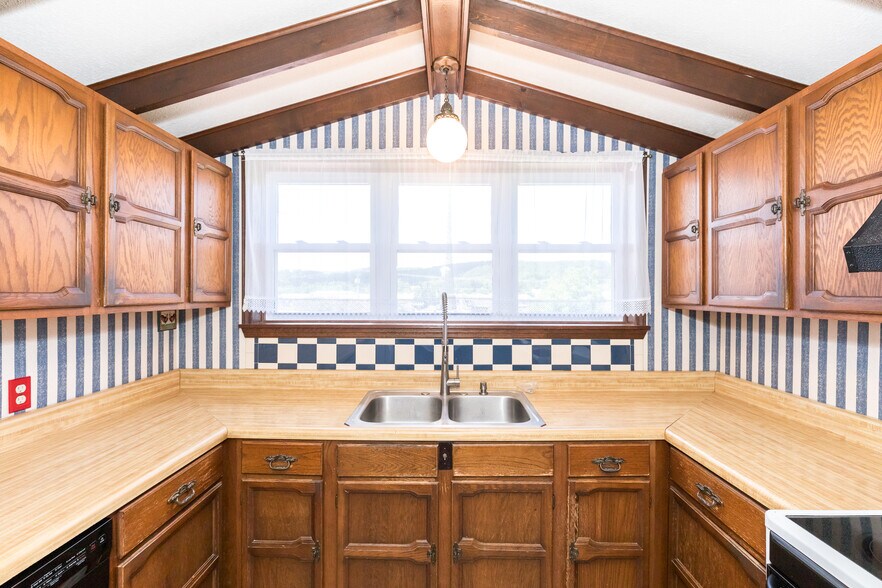 More Photos Of 131 Copenhaver St, Marion Shelter For Sale