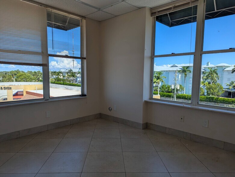 More Photos Of 701 NW Federal Hwy, Stuart Medical For Lease