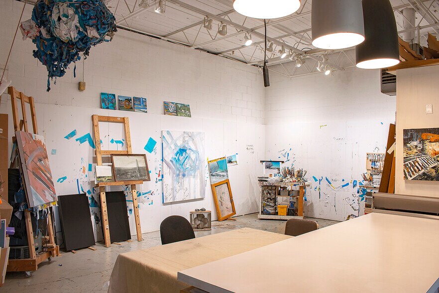 More Photos Of 2003 Brundrette, Dallas Warehouse For Lease