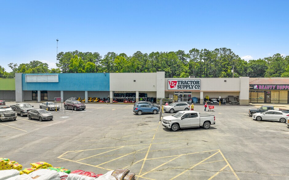 More Photos Of 723-739 Highway 165 S, Oakdale Freestanding For Sale