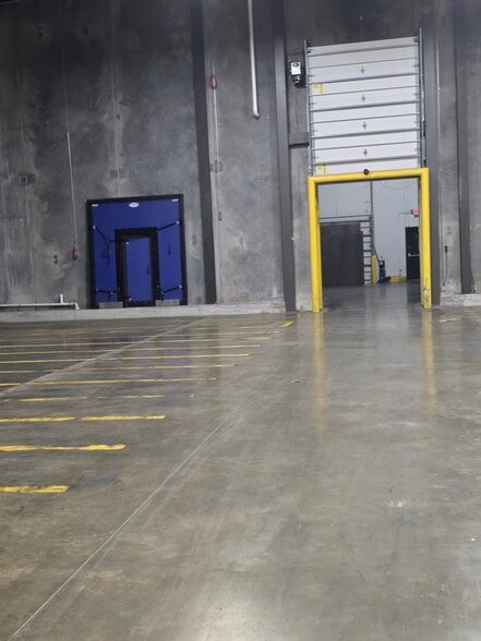 More Photos Of 10777 High Point Dr, Olive Branch Distribution For Lease