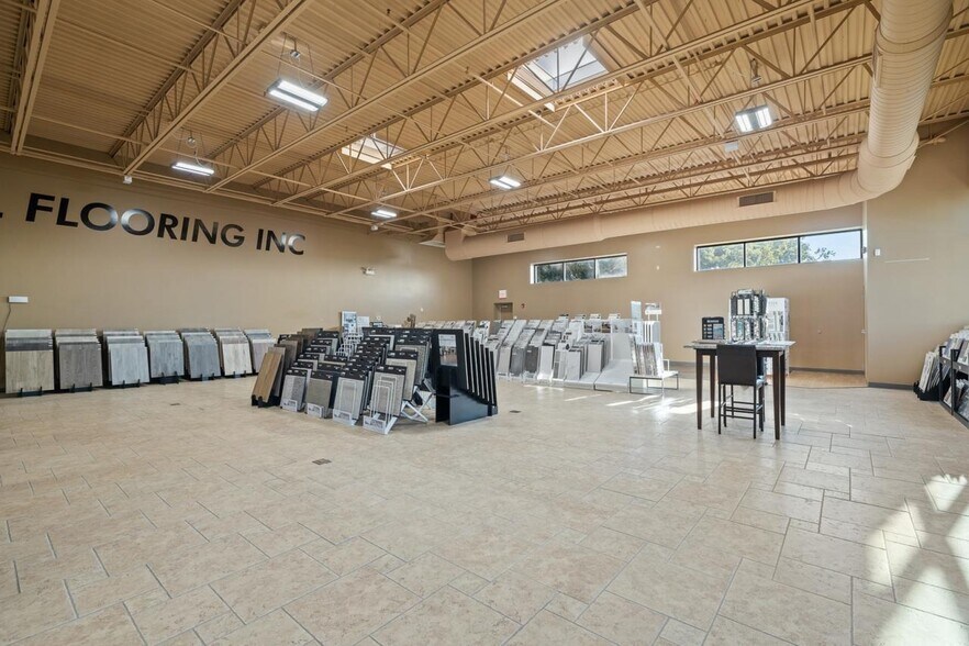 More Photos Of 13412 W 159th St, Homer Glen Showroom For Sale