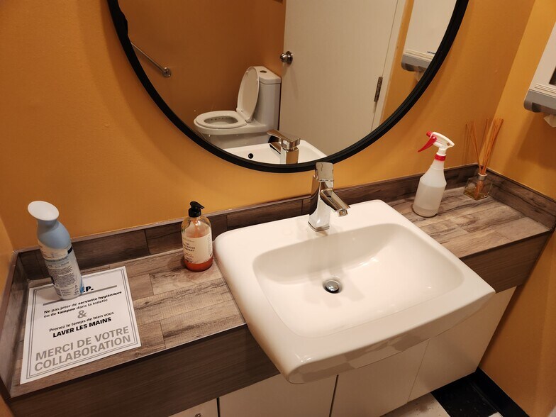 More Photos Of 135 Av 25e, St-Eustache Storefront For Lease