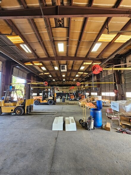 More Photos Of 4101 N Trailer Dr, Charlotte Warehouse For Lease