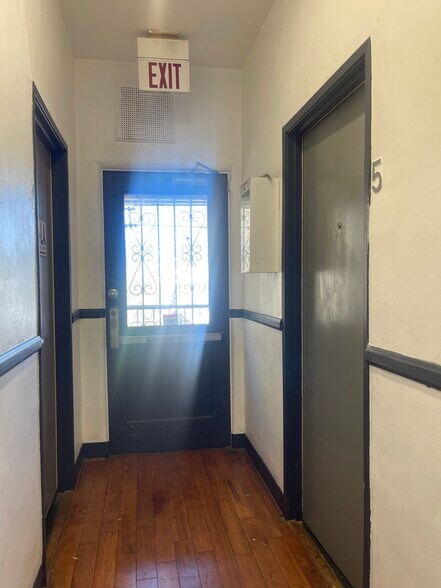 More Photos Of 7473 Melrose Ave, West Hollywood Storefront Retail Office For Lease