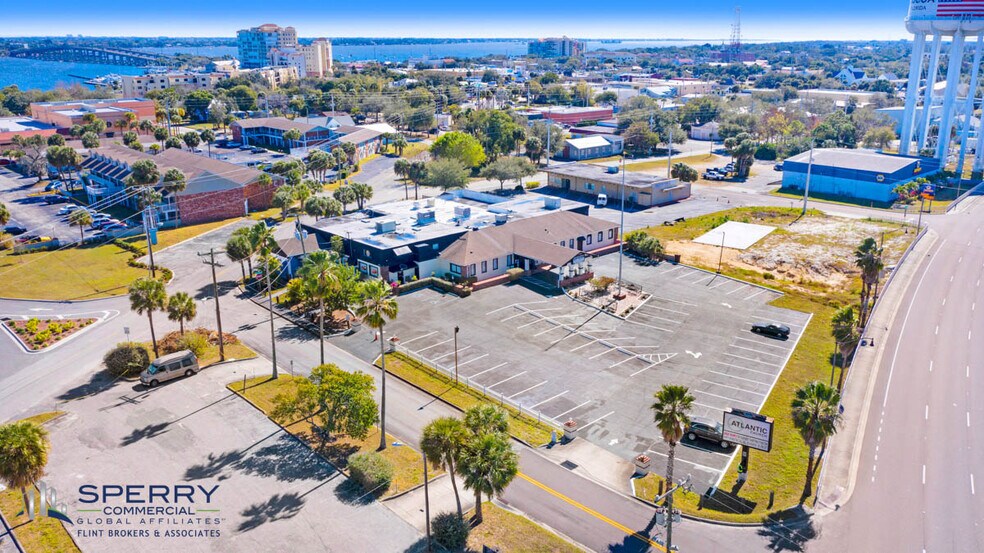 More Photos Of 300 N Cocoa Blvd, Cocoa Restaurant For Lease