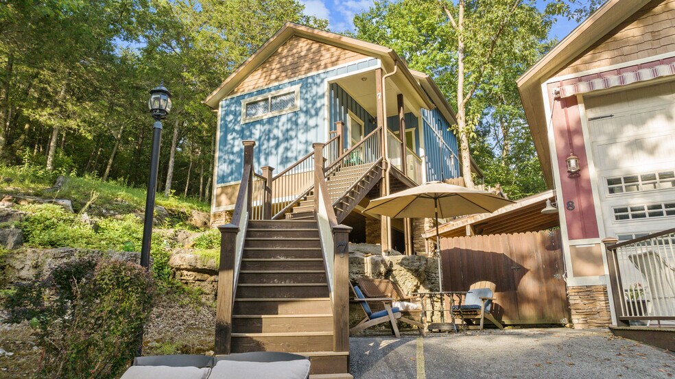 More Photos Of 275 N Main St, Eureka Springs Hotel For Sale