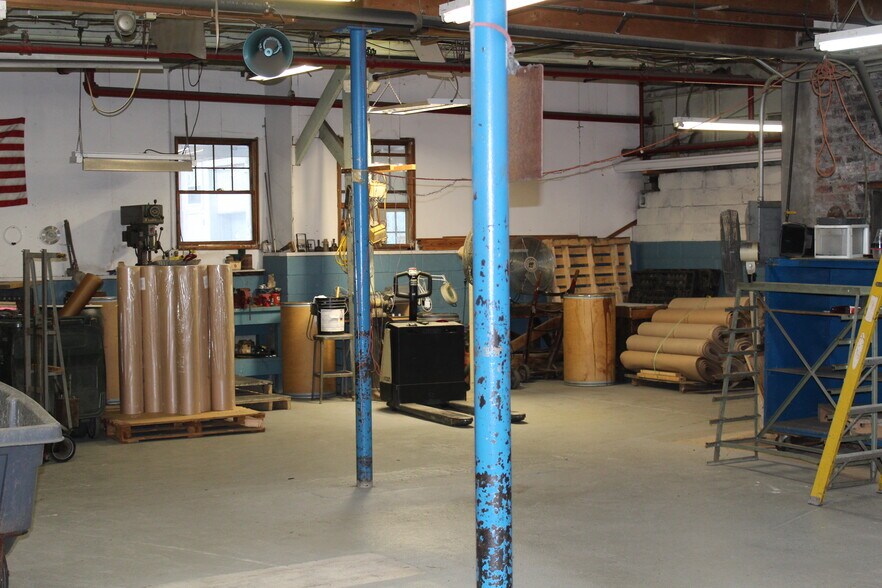 More Photos Of 16-18 Proctor St, Salem Warehouse For Lease