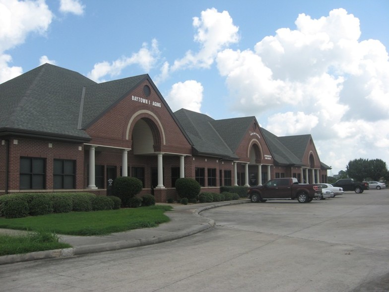 Primary Photo Of 3711 Garth Rd, Baytown Medical For Lease