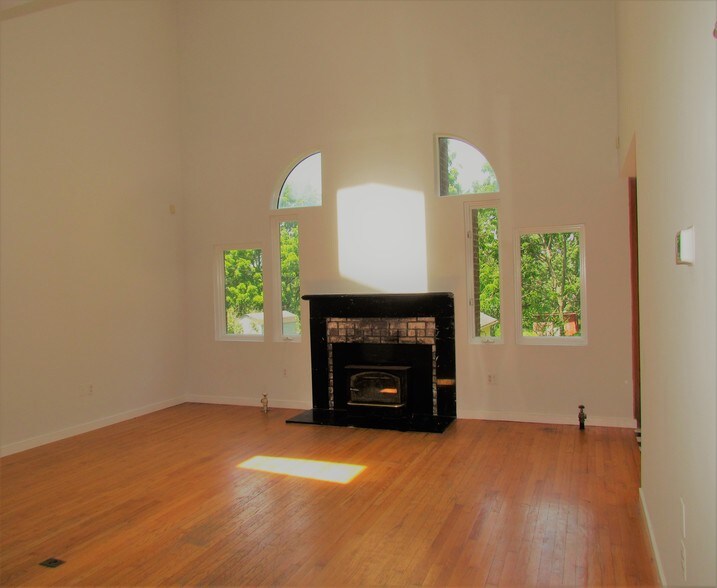 More Photos Of 33 W Main St, New Market Office For Sale