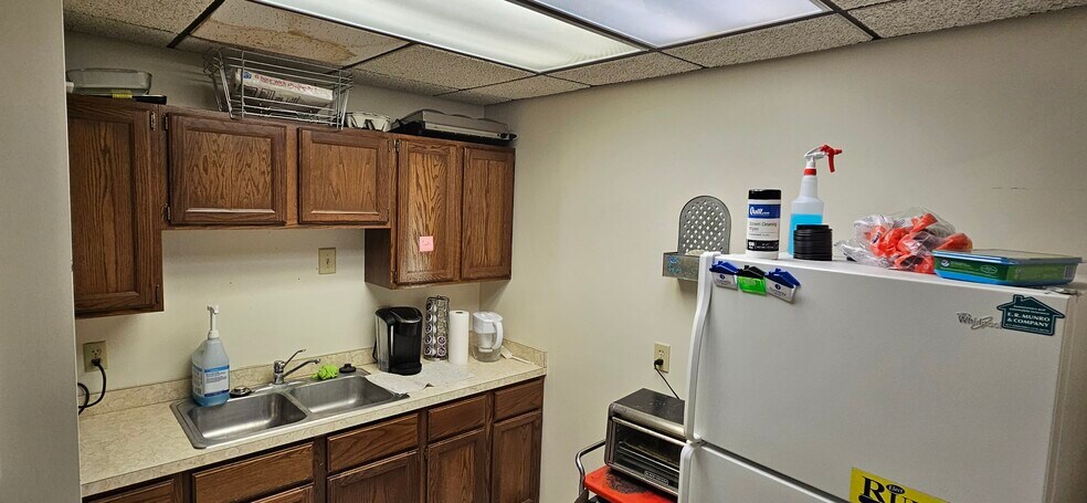 More Photos Of 610 N Main St, Springboro Medical For Lease