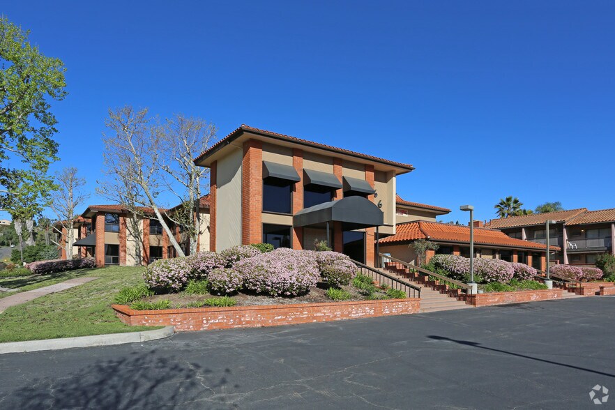 More Photos Of 1667 S Mission Rd, Fallbrook Office For Lease