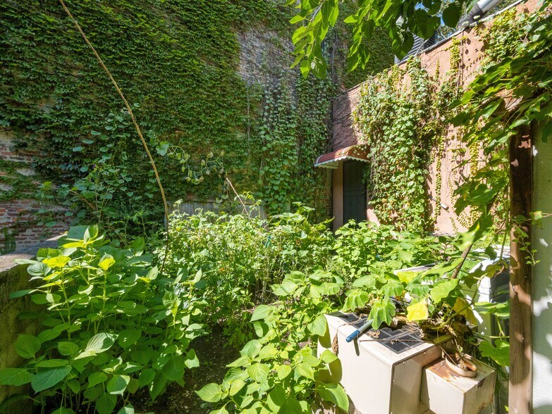 More Photos Of 293 Grove St, Jersey City Storefront Retail Residential For Lease