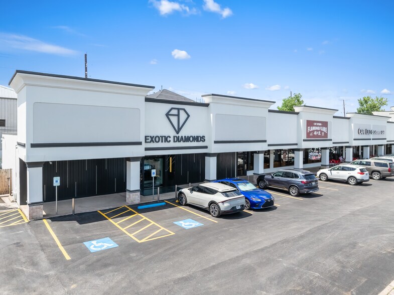 More Photos Of 5757 Westheimer Rd, Houston Unknown For Lease