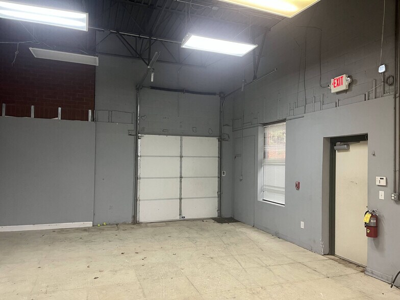 More Photos Of 5333 Bells Ferry Rd, Acworth Light Distribution For Lease