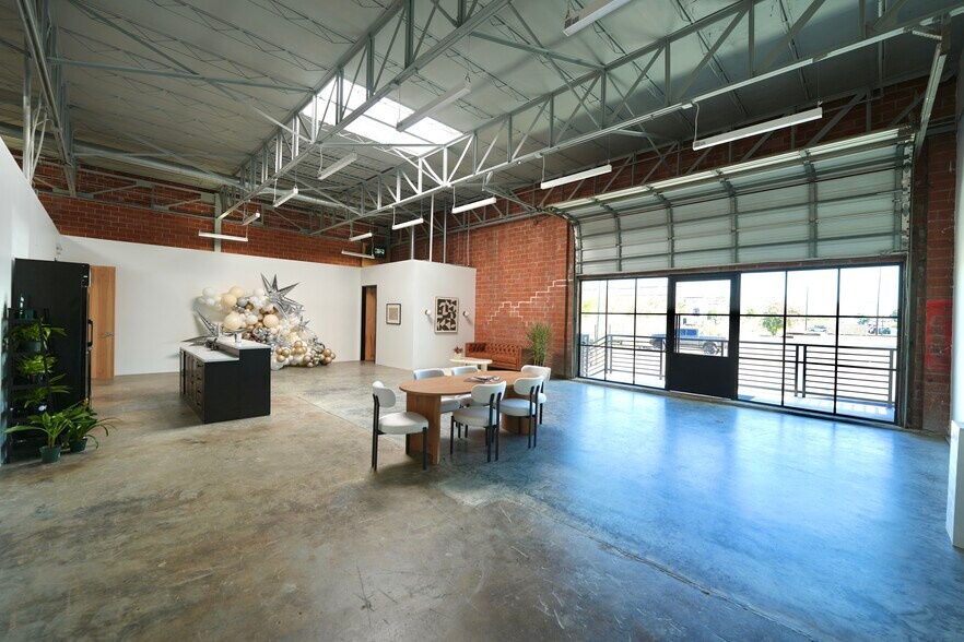 More Photos Of 1110 Henderson St, Houston Warehouse For Lease