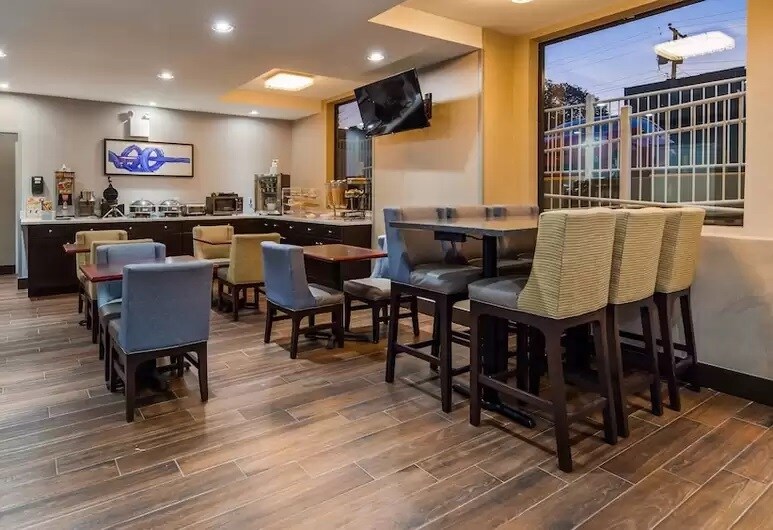 More Photos Of 1025 Beach 21st St, Far Rockaway Hotel For Sale