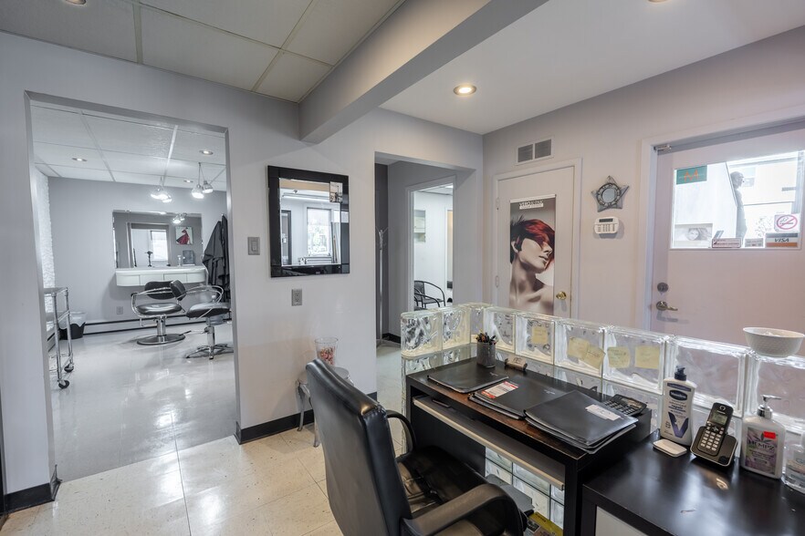 More Photos Of 219 Lochiel St, Sarnia General Retail For Sale