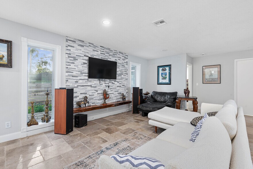 More Photos Of 5062 N Ocean Shore Blvd, Palm Coast Restaurant For Sale