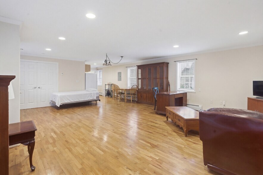 More Photos Of 106 Newport Bridge Rd, Warwick Multifamily For Sale