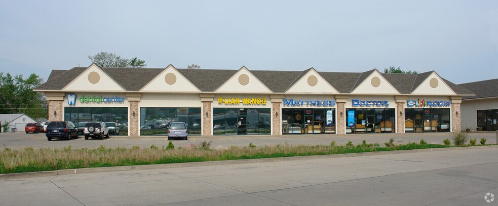 More Photos Of 135 Radio City Dr, Pekin Freestanding For Lease