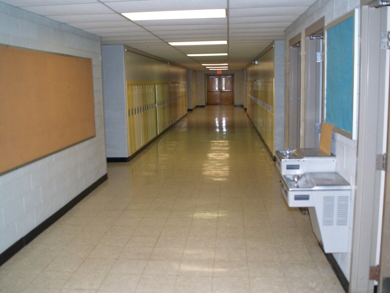 More Photos Of 1901 Mascoutah Ave, Belleville Schools For Lease