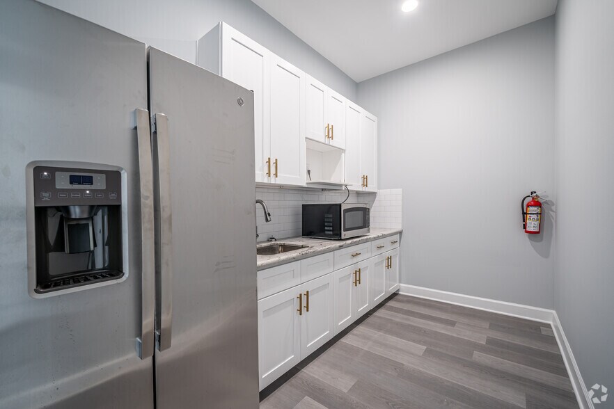 More Photos Of 2035 N. Mason Road, Katy Medical For Sale