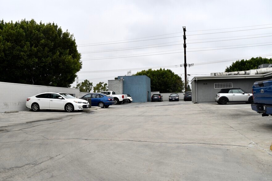 More Photos Of 3619 W Magnolia Blvd, Burbank Office For Lease