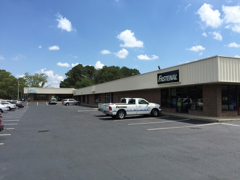 More Photos Of 2854 Wade Hampton Blvd, Taylors Storefront Retail Office For Lease