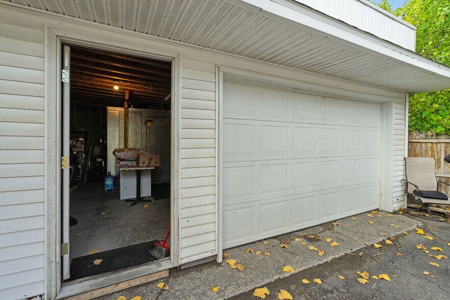 More Photos Of 175-179 Columbia Tpke, Rensselaer Storefront For Sale