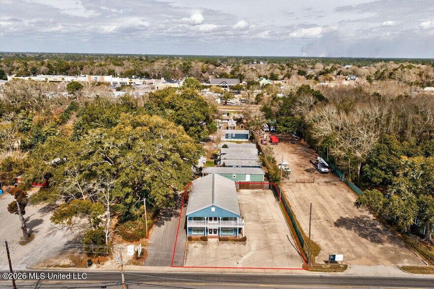 More Photos Of 2005 Government St, Ocean Springs Flex For Lease