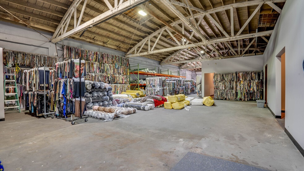 More Photos Of 3232 E Olympic Blvd, Los Angeles Warehouse For Lease