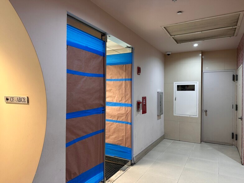 More Photos Of 136-17 39th Ave, Flushing Office Residential For Lease